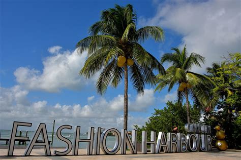 la isla fashion harbour stores.